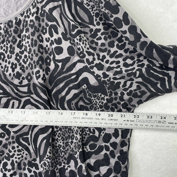 Torrid 1 Womens Plus Size 1X Grey & Black Animal Print Pullover Sweater - Picture 6 of 13